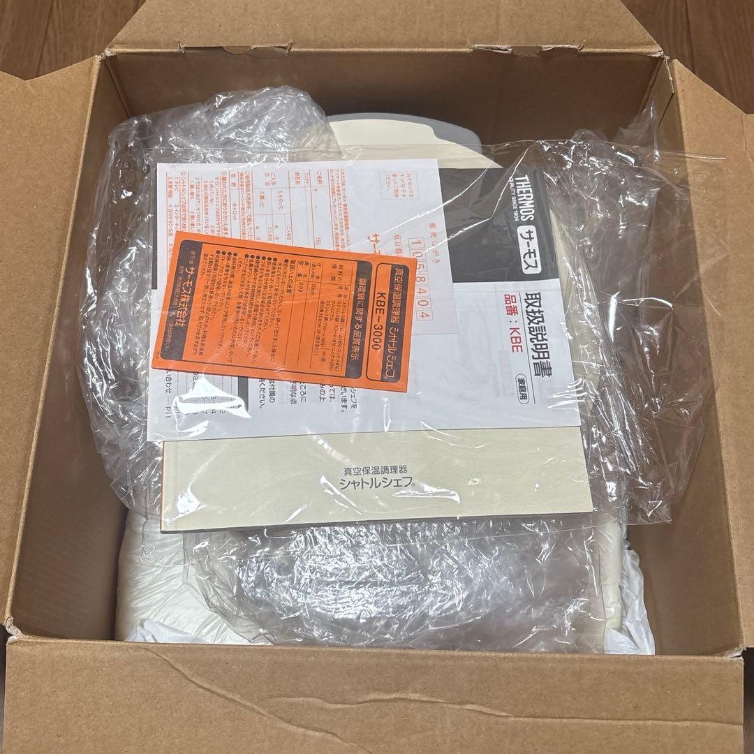 未使用　THERMOS シャトルシェフKBE-3000 3.0L キャロット色