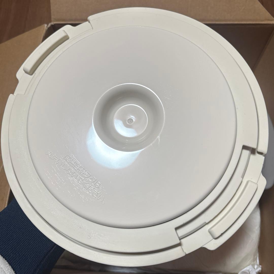 未使用　THERMOS シャトルシェフKBE-3000 3.0L キャロット色