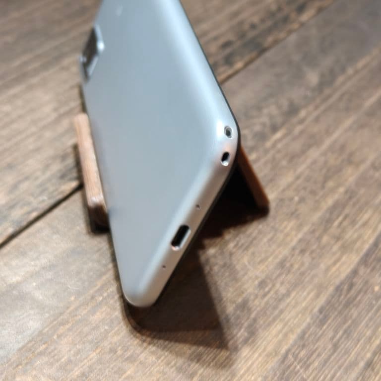 美品 かんたんスマホ3 A205KC SIMフリー スマホ