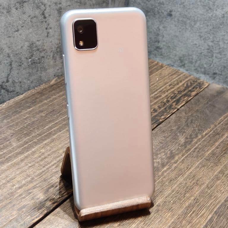 美品 かんたんスマホ3 A205KC SIMフリー スマホ