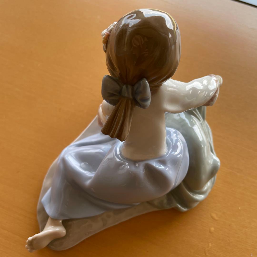 極美品　LLADRO リヤドロ　　座っている少女子犬付き　　キズなし破損なし
