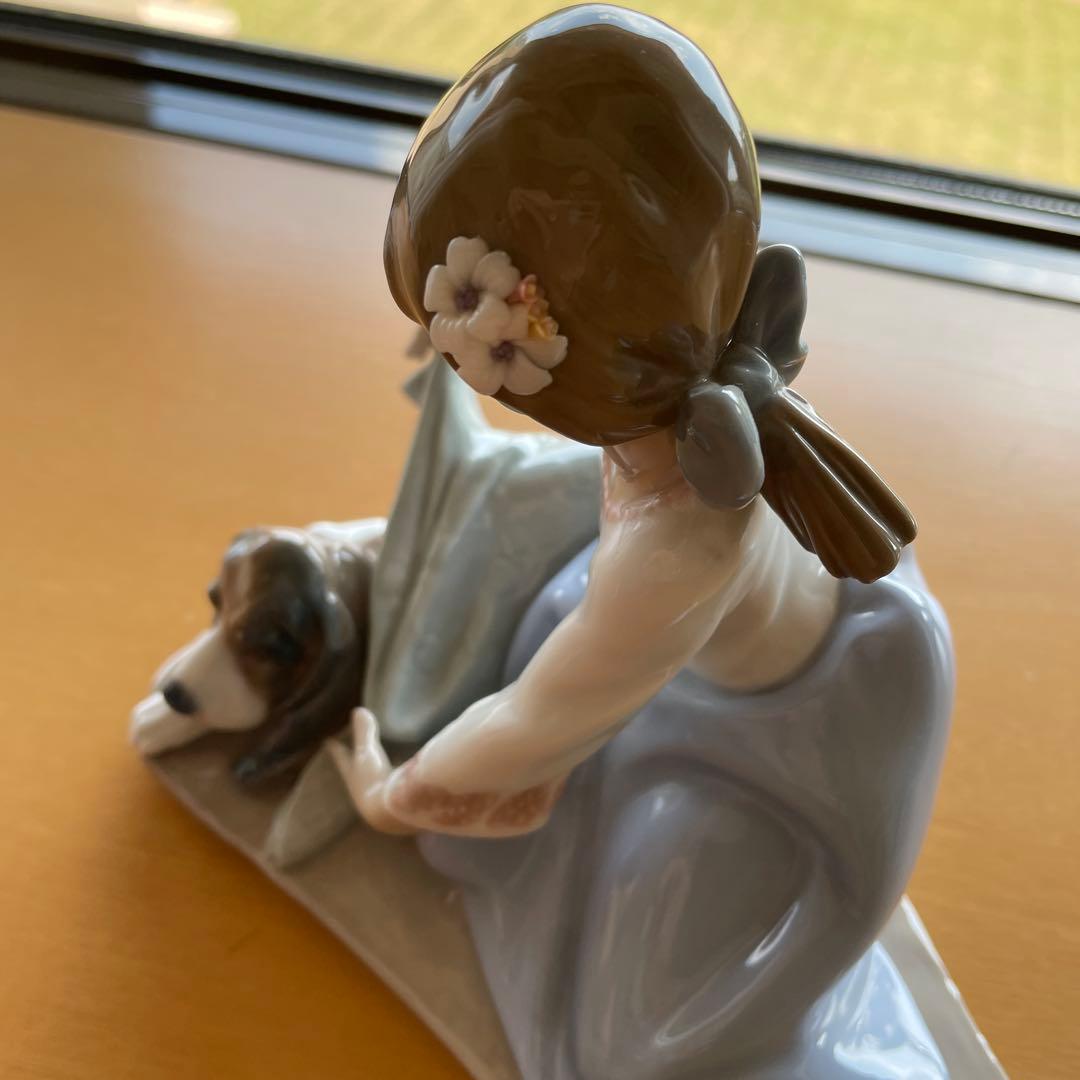 極美品　LLADRO リヤドロ　　座っている少女子犬付き　　キズなし破損なし