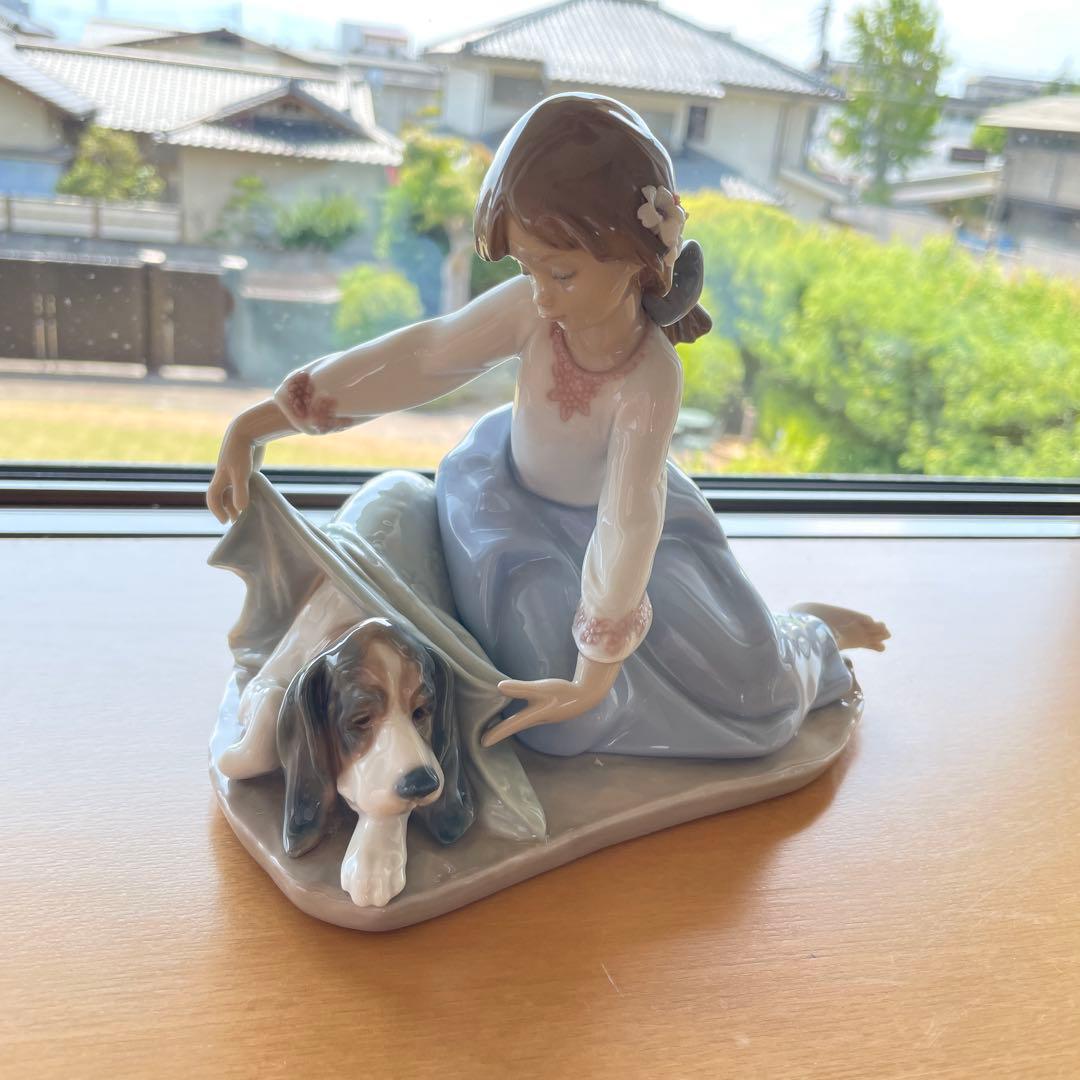 極美品　LLADRO リヤドロ　　座っている少女子犬付き　　キズなし破損なし
