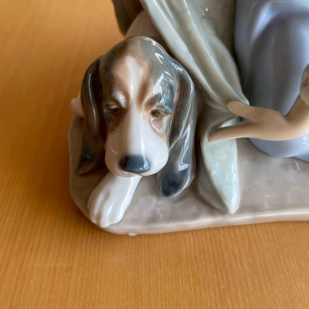 極美品　LLADRO リヤドロ　　座っている少女子犬付き　　キズなし破損なし