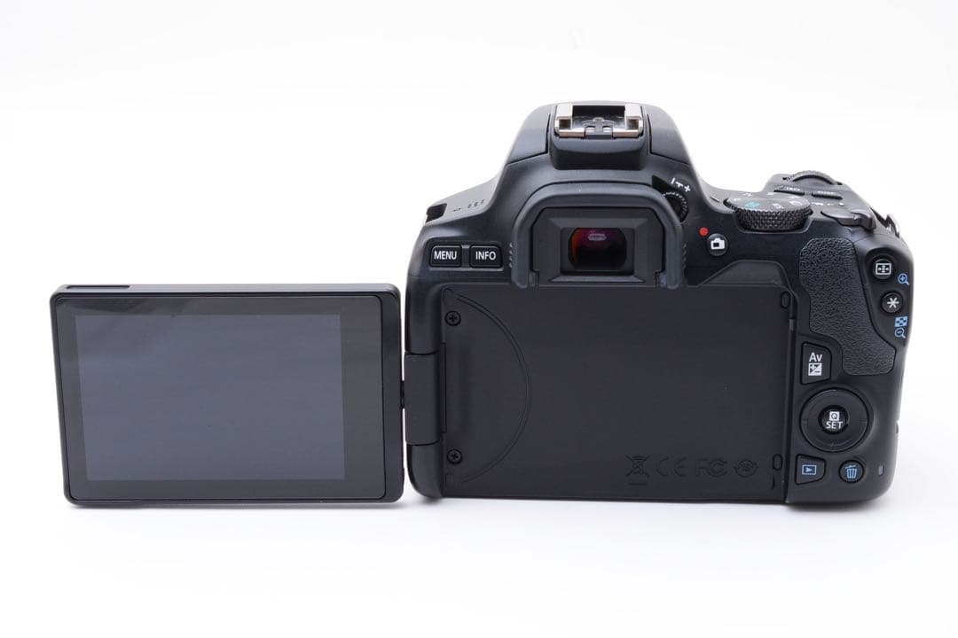 デジタル一眼レフカメラ CANON EOS Kiss X10/標準レンズセット