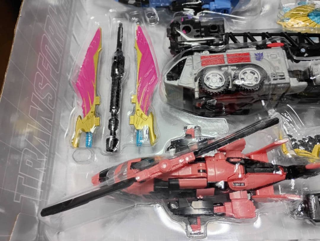 超激レア!中古品トランスフォーマー ウーマンデストロン合体女兵士メガトロニア