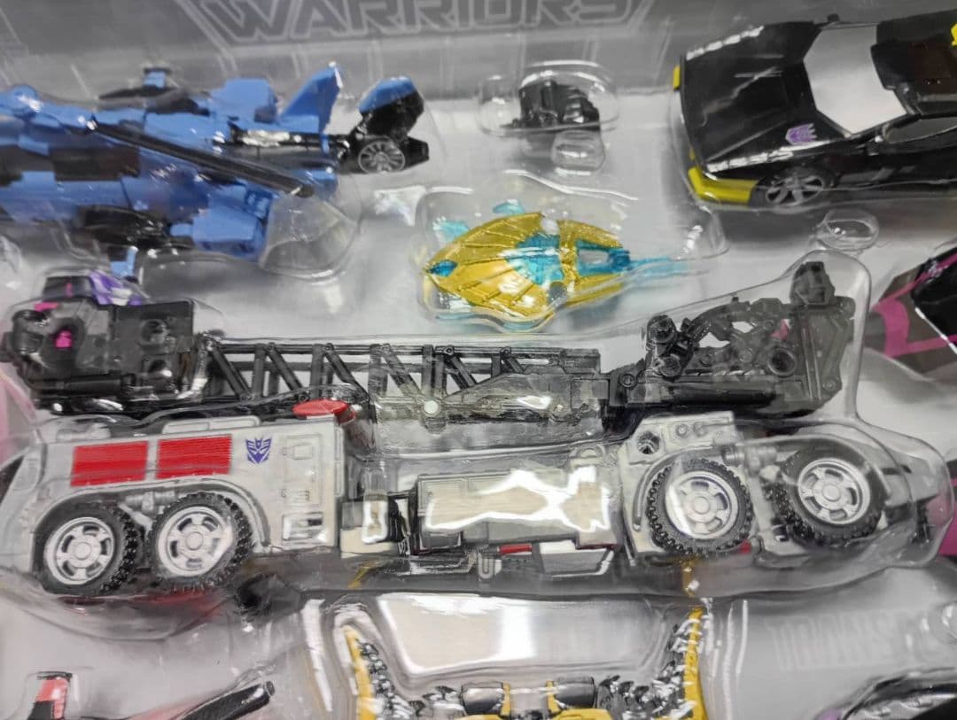 超激レア!中古品トランスフォーマー ウーマンデストロン合体女兵士メガトロニア