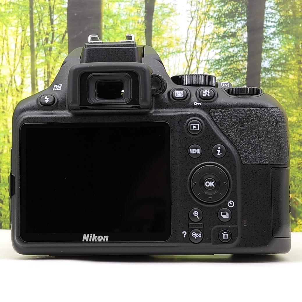 ショット数3022枚！最新機種！Bluetooth搭載☆ニコン D3500