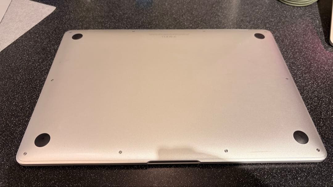 液晶割れ MacBookAir M1モデル 8GB 256GB 97%