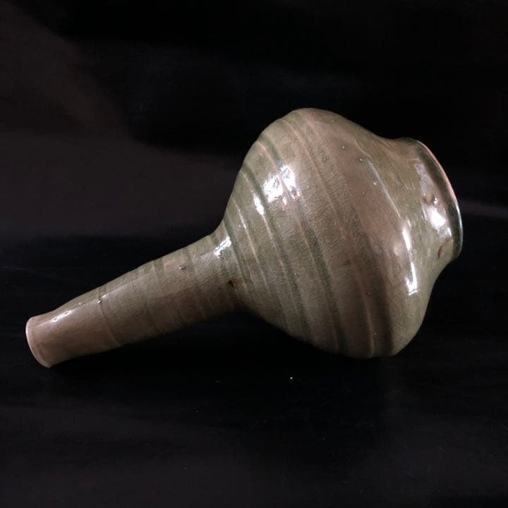 古美術◼️蔵からかなり美しい曲線の緑色の壺、壷、花瓶が出てきました。花道具、茶道具