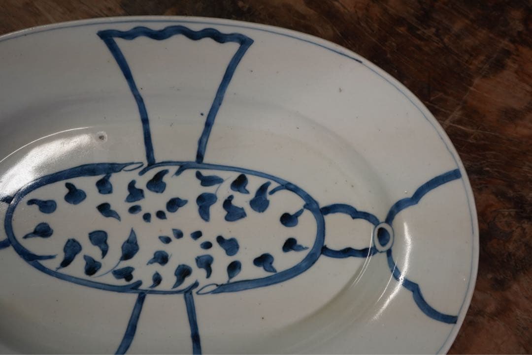 古伊万里　大きめな染付変形皿1　染付　骨董　初期伊万里　ハンドペイント　陶磁器