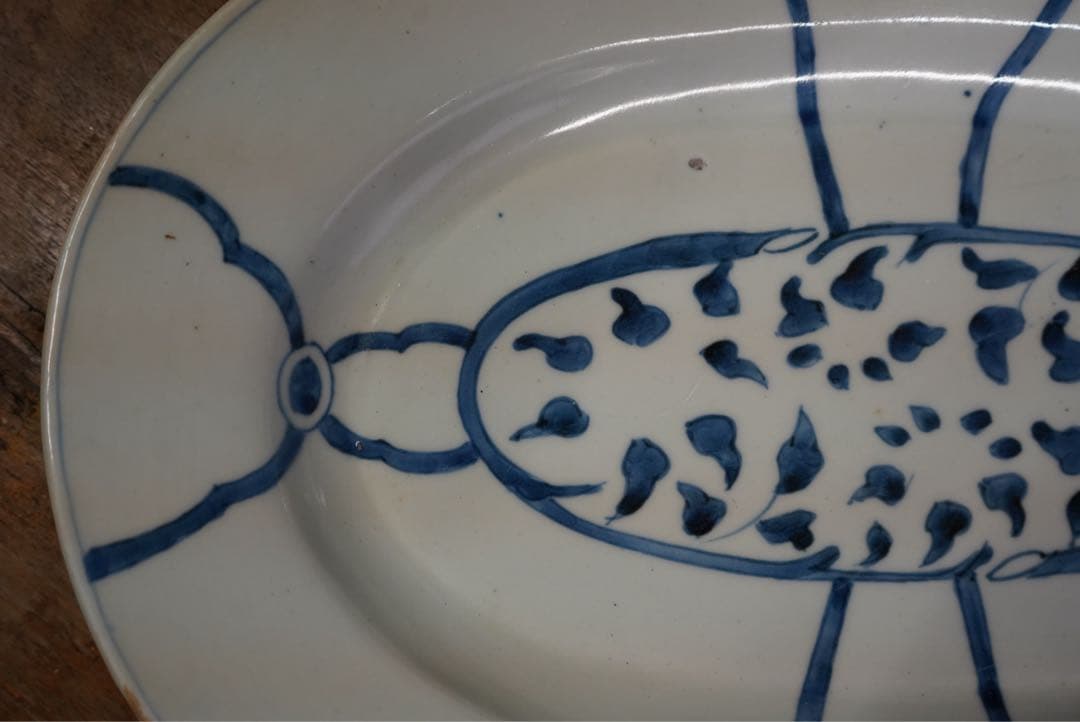 古伊万里　大きめな染付変形皿1　染付　骨董　初期伊万里　ハンドペイント　陶磁器