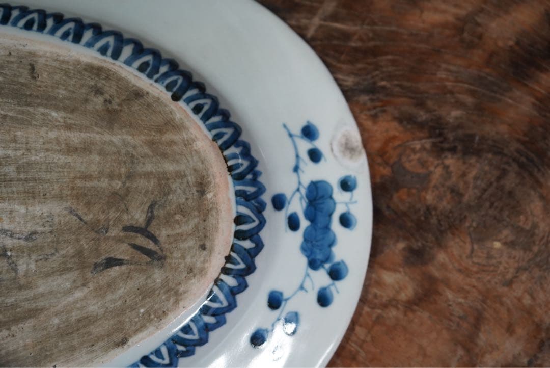 古伊万里　大きめな染付変形皿1　染付　骨董　初期伊万里　ハンドペイント　陶磁器