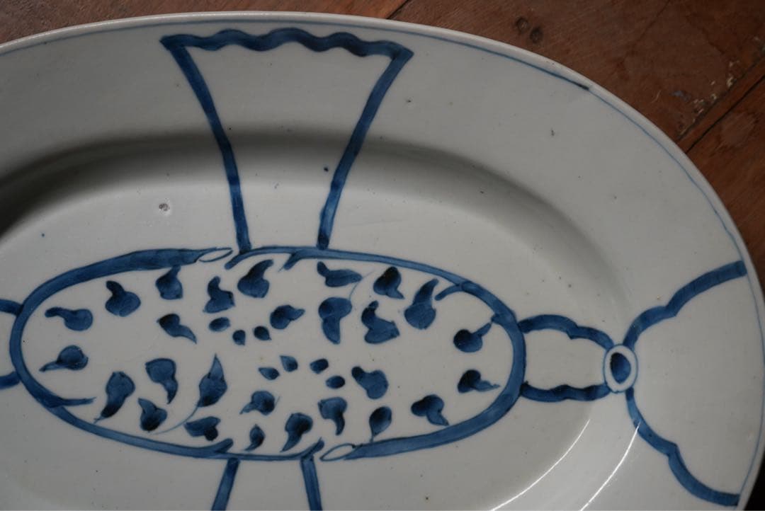 古伊万里　大きめな染付変形皿1　染付　骨董　初期伊万里　ハンドペイント　陶磁器