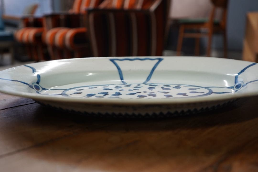 古伊万里　大きめな染付変形皿1　染付　骨董　初期伊万里　ハンドペイント　陶磁器