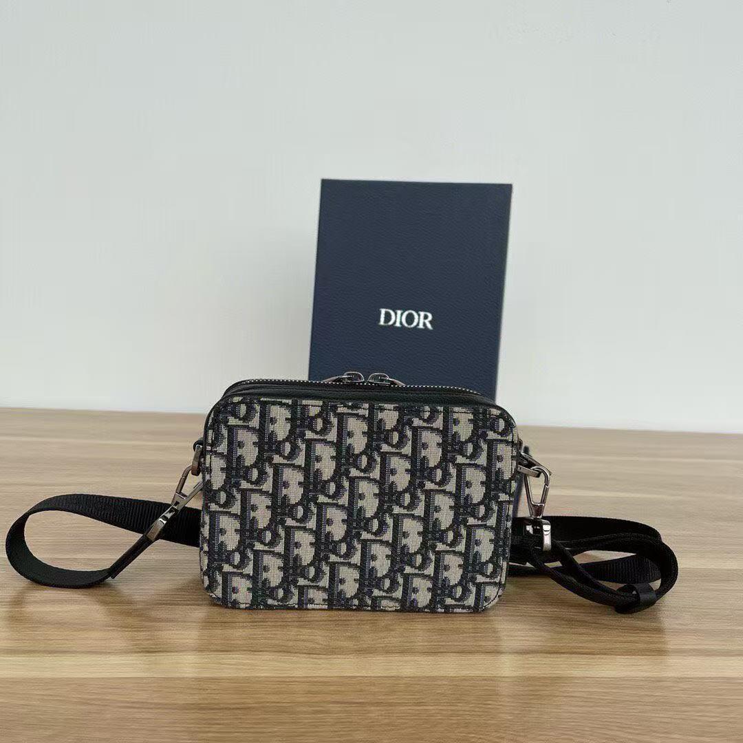 ロゴパターン ショルダーバッグ~~~！