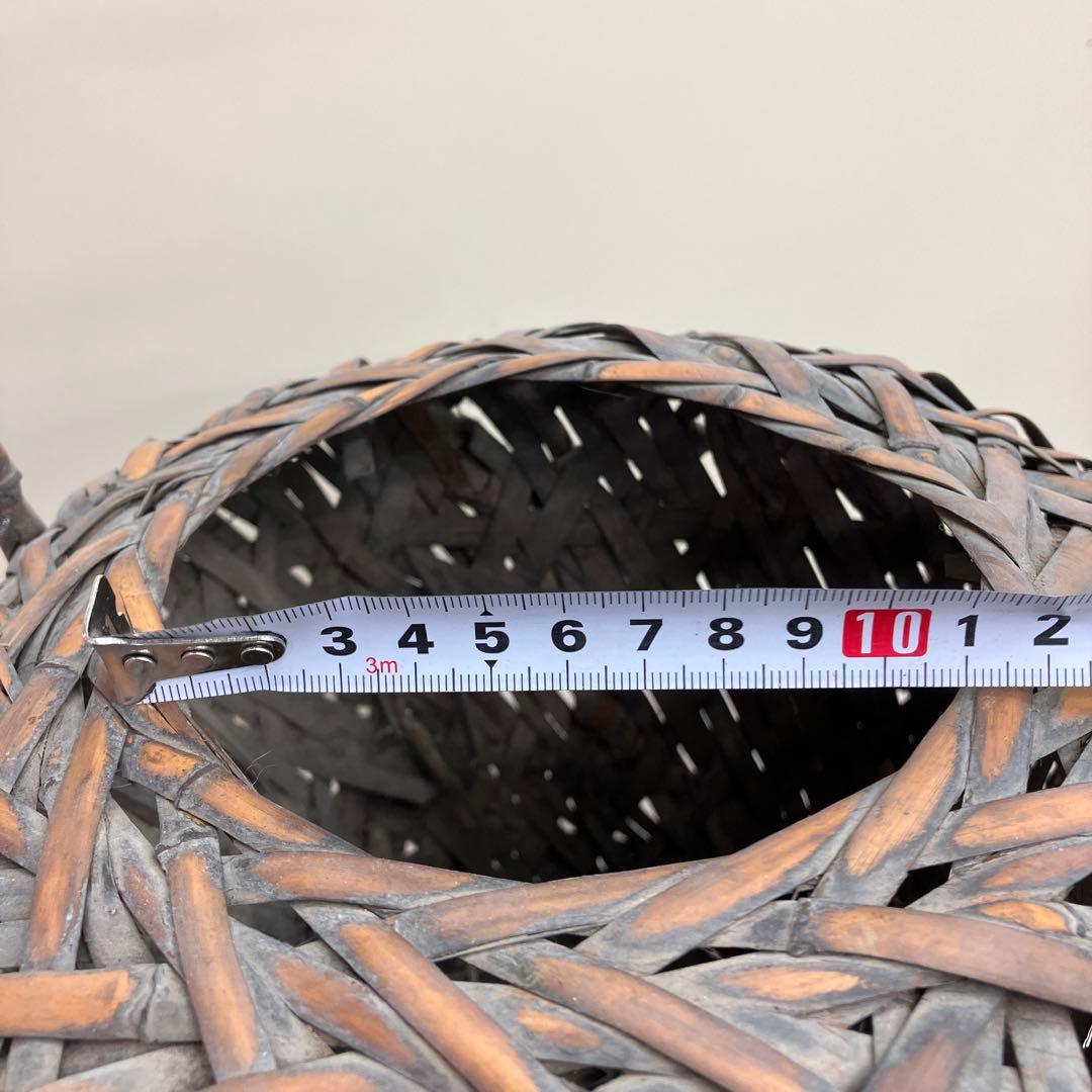 B-壁 乱れ編み時代物 煤竹 花籠 提げ手付き 伝統工芸 竹編み 花器 かご