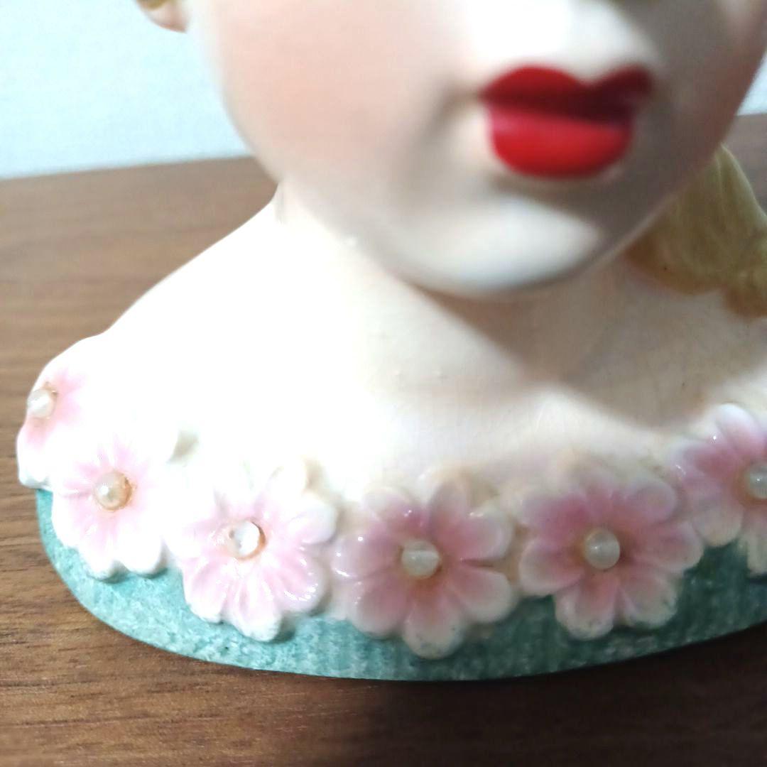 ビンテージ レディヘッドベース 陶器製の置物花瓶　花と葉の飾り付き帽子