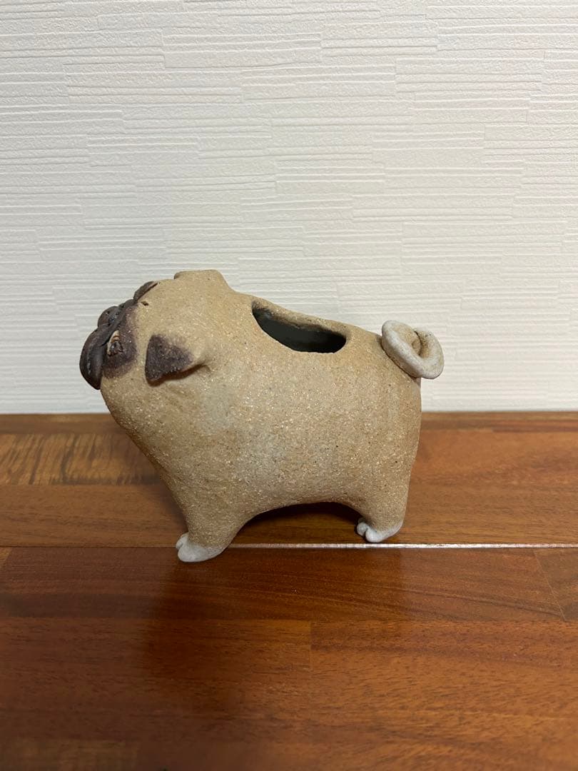 かとうみゆ　いぬ　パグ　陶器　陶芸　花器　植木鉢　置き物