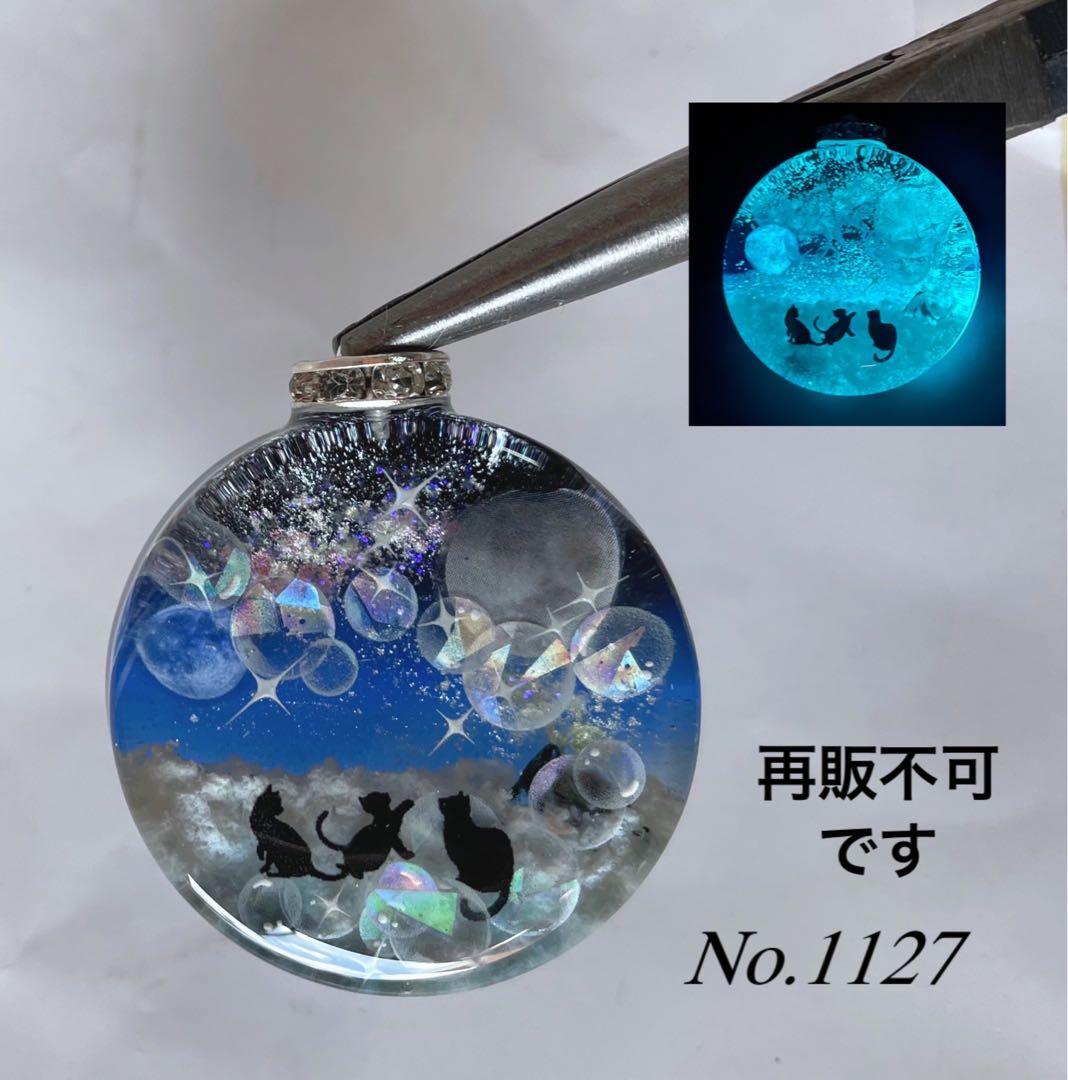 夕夏/レジン/藤の花と子猫達　蓄光　オルゴナイトネックレス