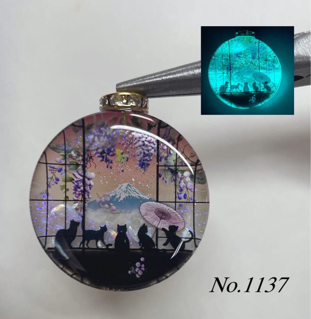 夕夏/レジン/藤の花と子猫達　蓄光　オルゴナイトネックレス