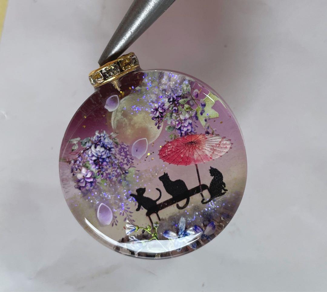 夕夏/レジン/藤の花と子猫達　蓄光　オルゴナイトネックレス
