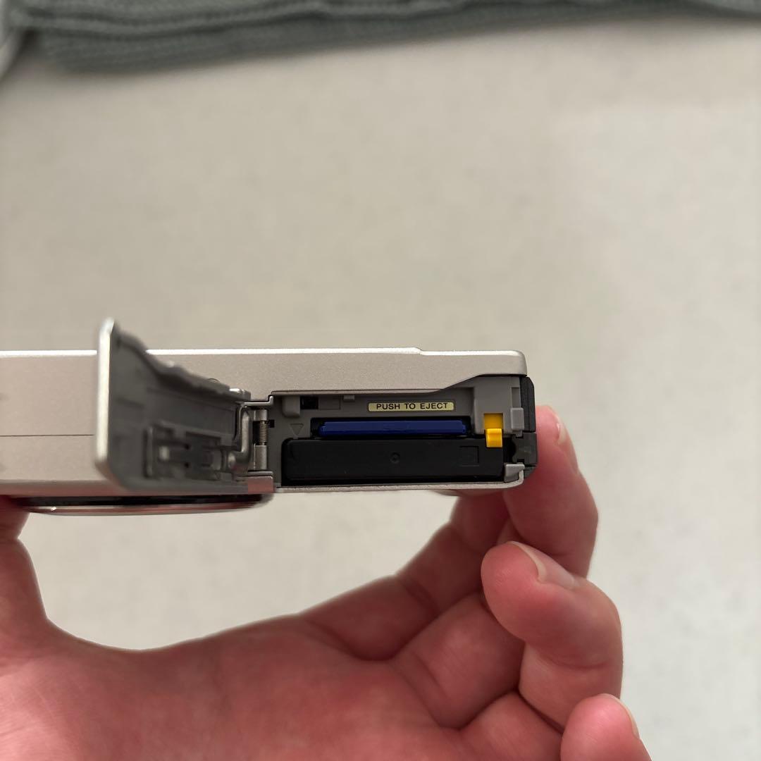 Fujifilm FinePix F60fd 12.0メガピクセル