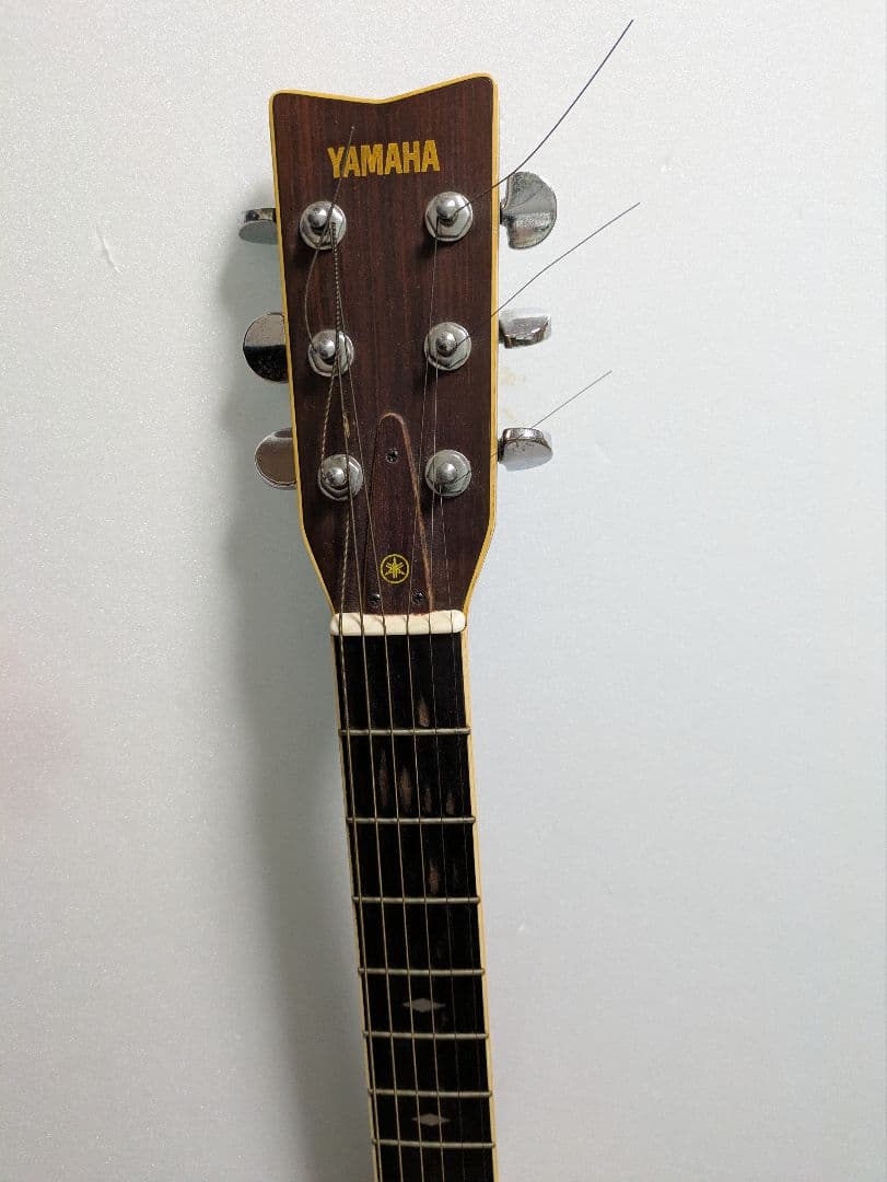 ヤマハ（YAMAHA）のFG-351アコースティックギターです。