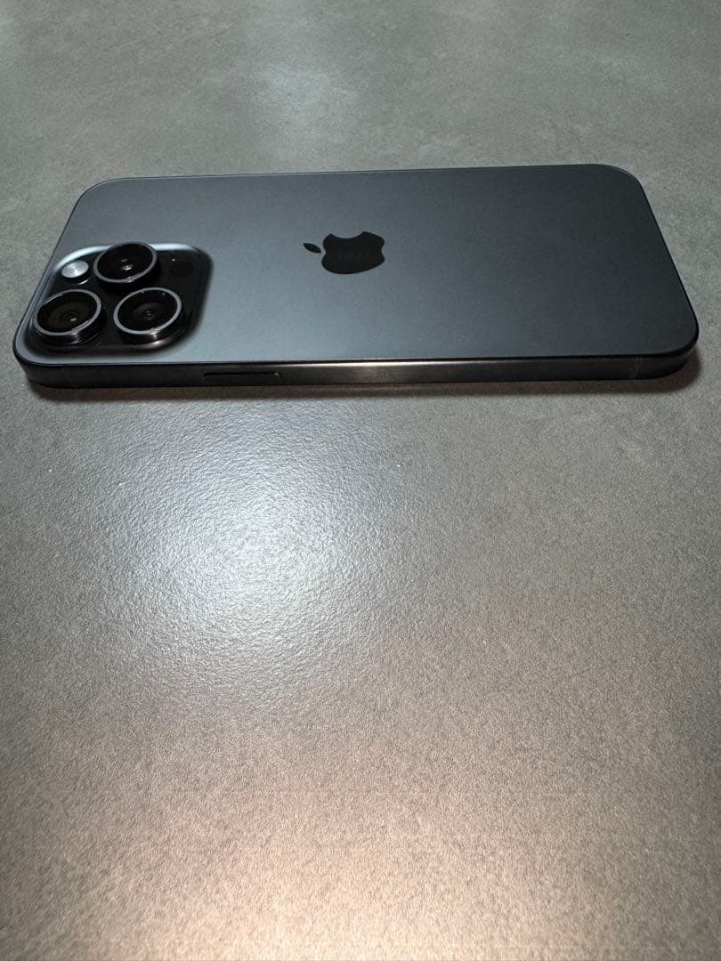 Apple iPhone 15 Pro Max 256GB本体