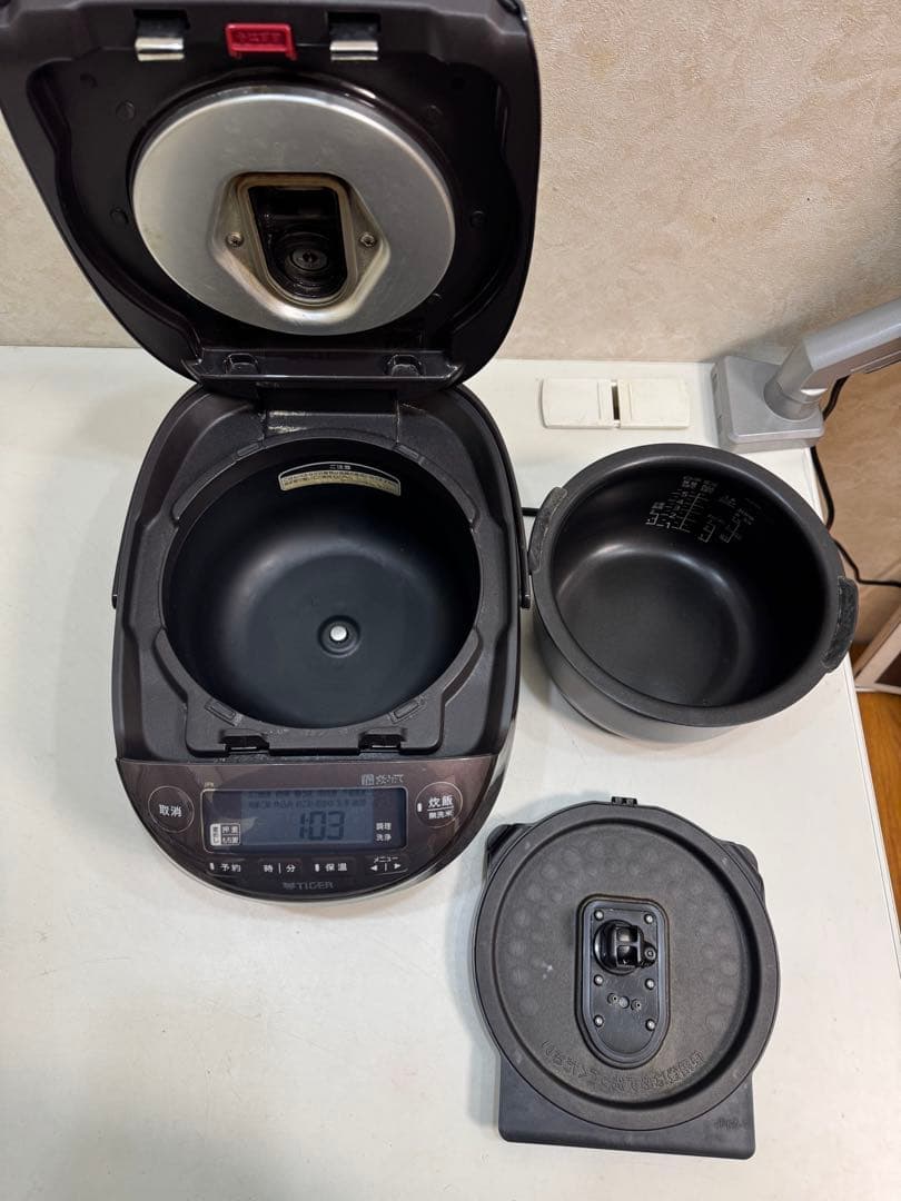 TIGER 5.5合 圧力IH 炊飯器 ブラウン JPK-B100