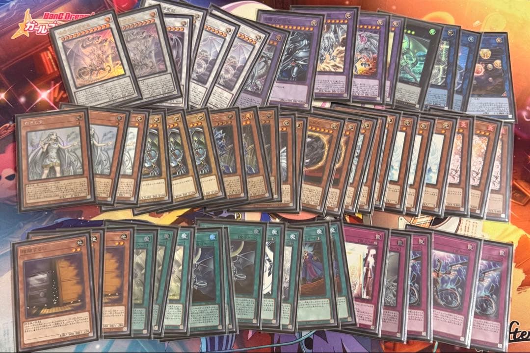 暇*人様 遊戯王 引退 まとめ売り蠱惑魔 25th青眼 ハルウララ スリーブ
