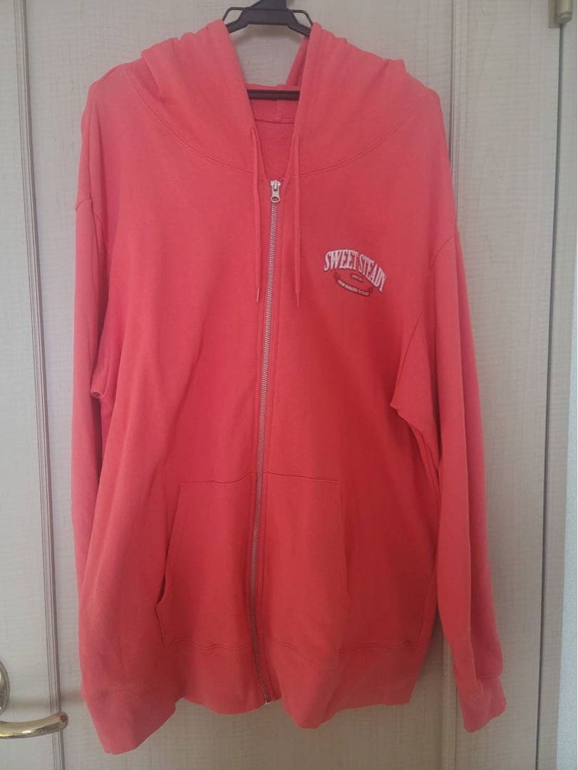 スイステ SWEET STEADY フーディーパーカー　赤 白石まゆみ 推しアピ