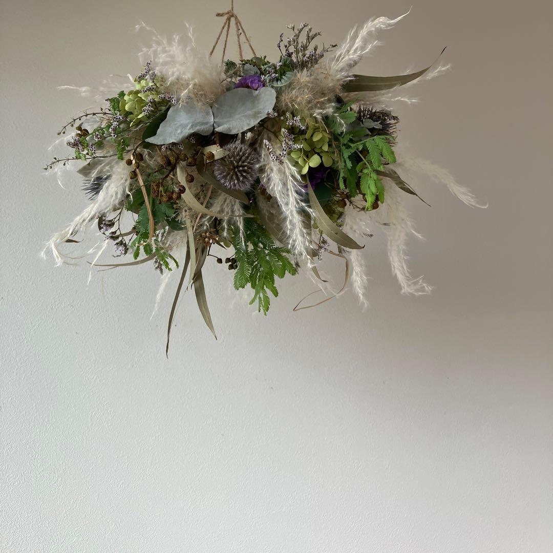 パンパスグラスとアナベルのブルーなフライングリース　エリンジウム　ルリタマアザミ