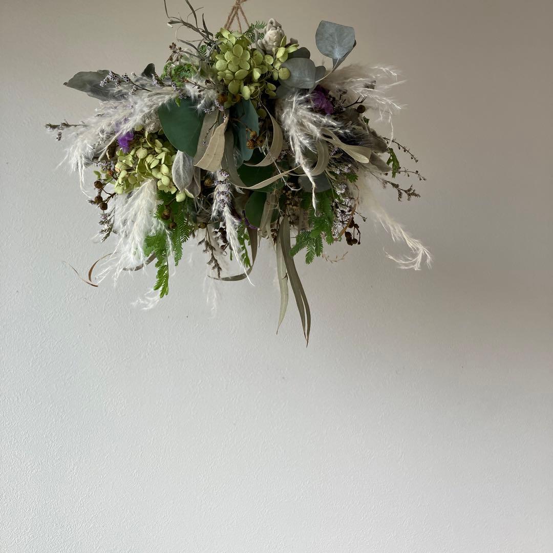 パンパスグラスとアナベルのブルーなフライングリース　エリンジウム　ルリタマアザミ