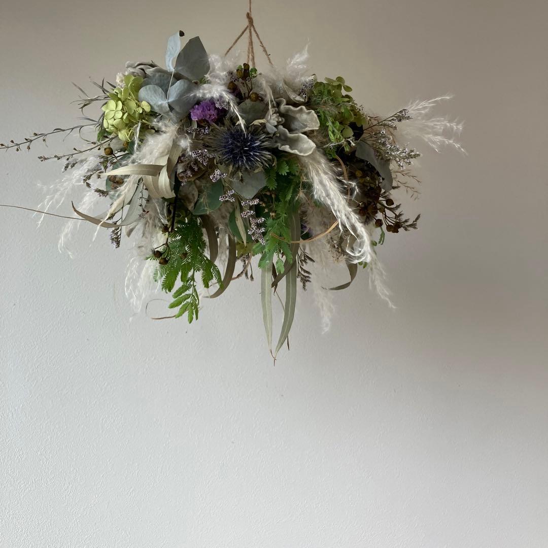 パンパスグラスとアナベルのブルーなフライングリース　エリンジウム　ルリタマアザミ