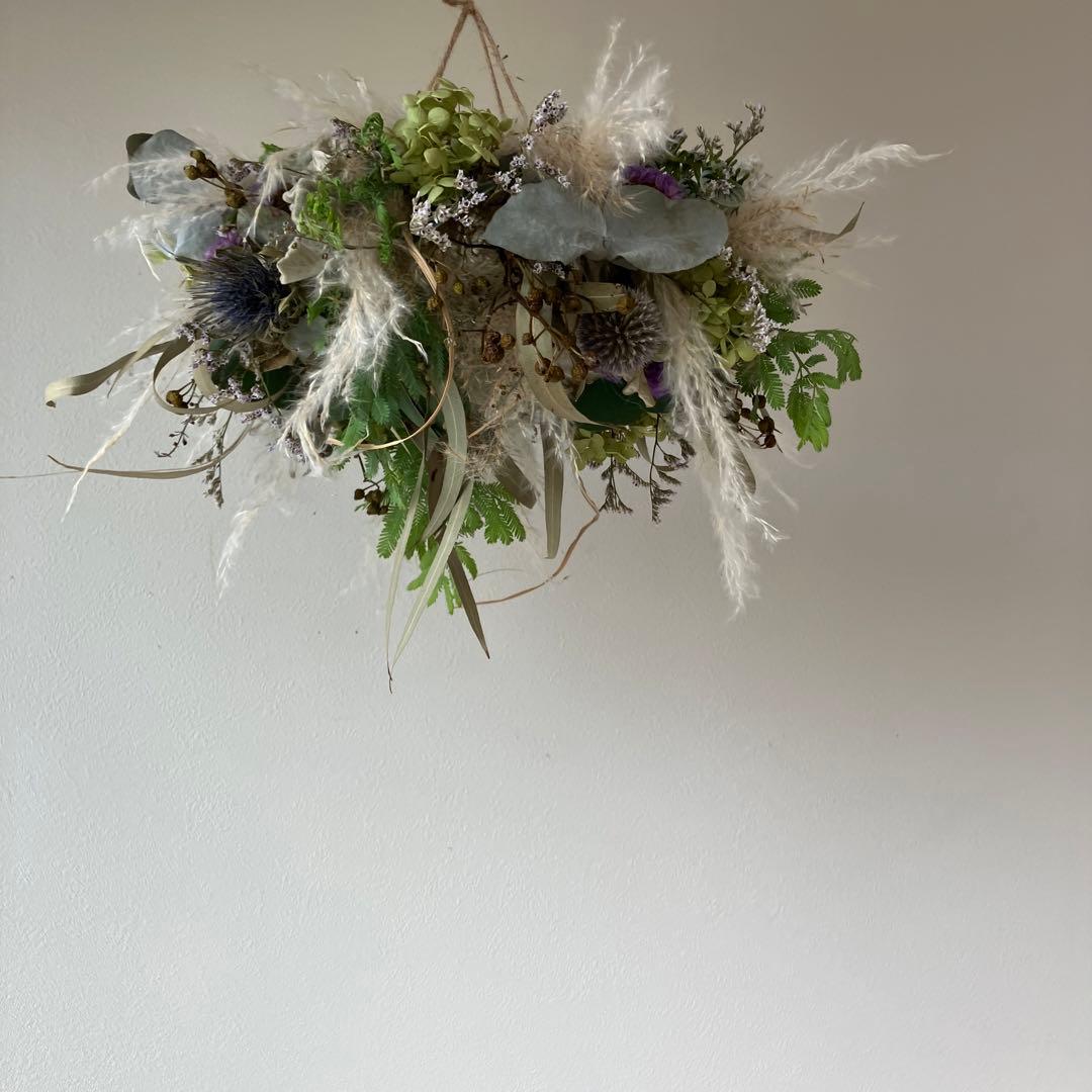 パンパスグラスとアナベルのブルーなフライングリース　エリンジウム　ルリタマアザミ