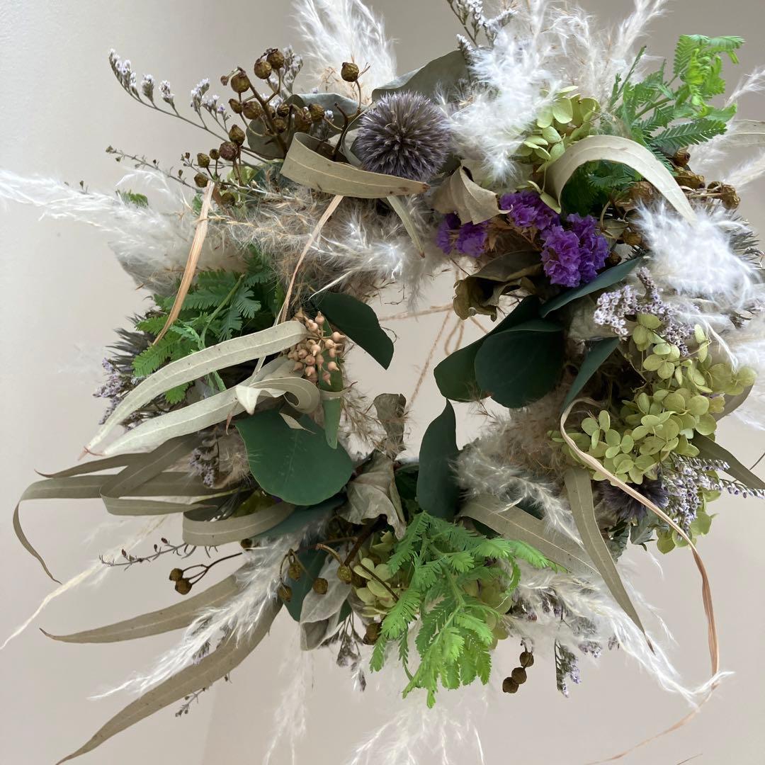 パンパスグラスとアナベルのブルーなフライングリース　エリンジウム　ルリタマアザミ