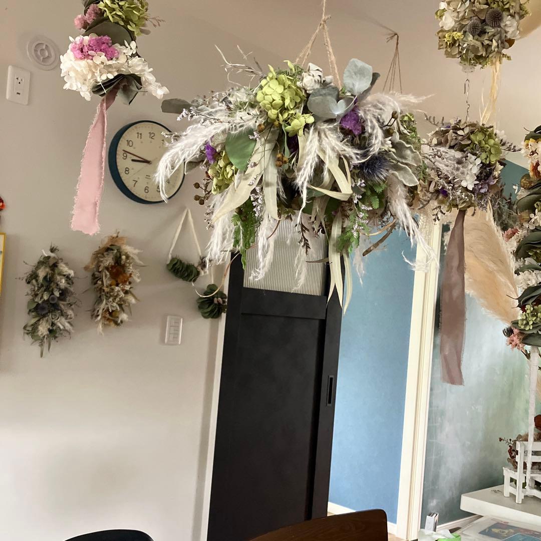 パンパスグラスとアナベルのブルーなフライングリース　エリンジウム　ルリタマアザミ