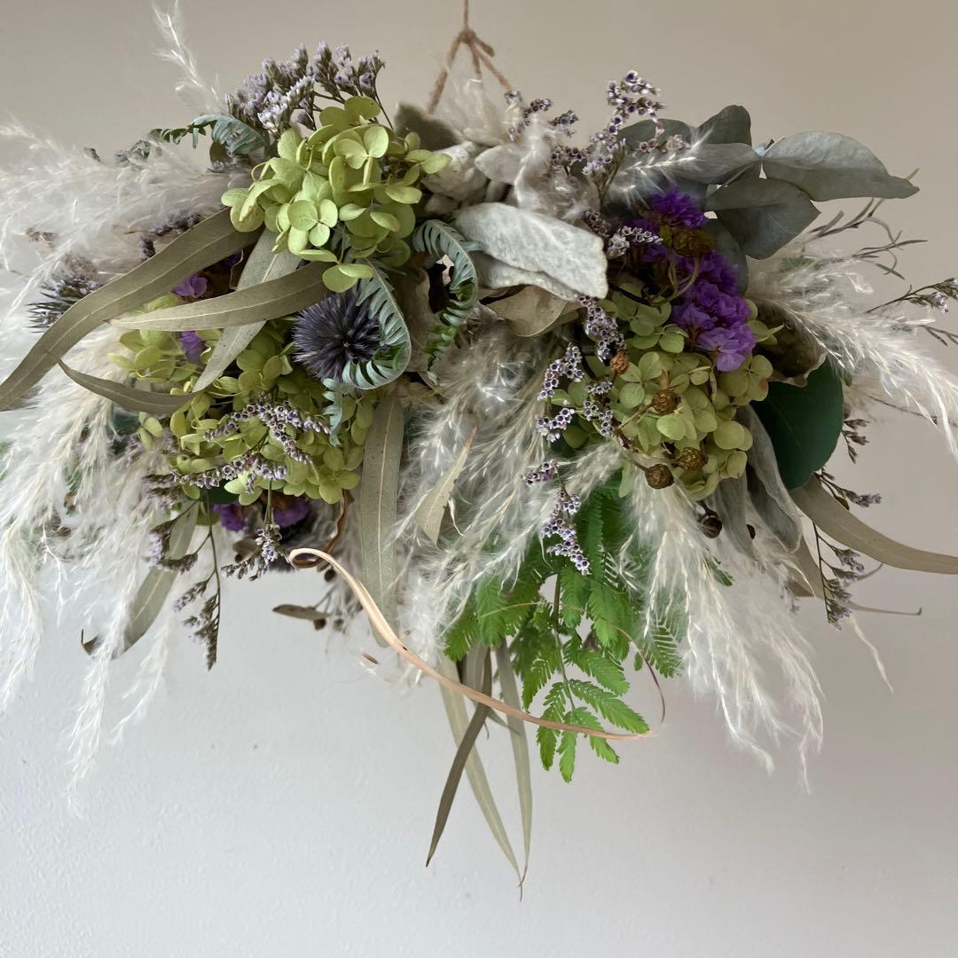 パンパスグラスとアナベルのブルーなフライングリース　エリンジウム　ルリタマアザミ