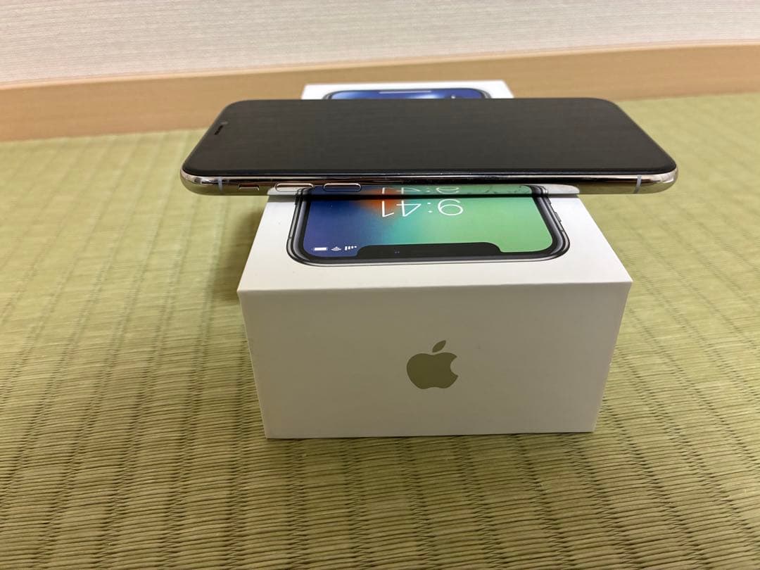 Apple iPhone X シルバー、/ホワイト 本体 64GB