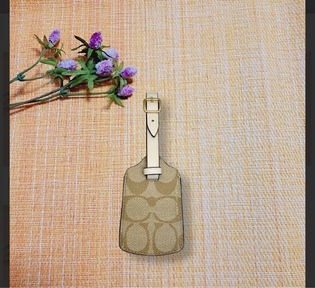 COACH ネームタグ シグネチャー ラゲッジタグ ライトカーキ×チョーク1