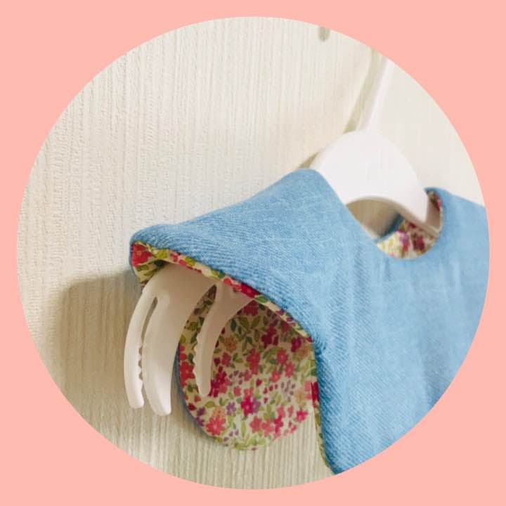 No.27 ピンクのお花のふかふか花びらスタイ♡