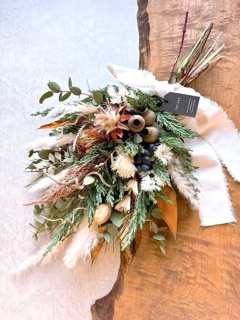 ジュニパーベリーの森のスワッグ　ベルガムナッツとドライアンドラ