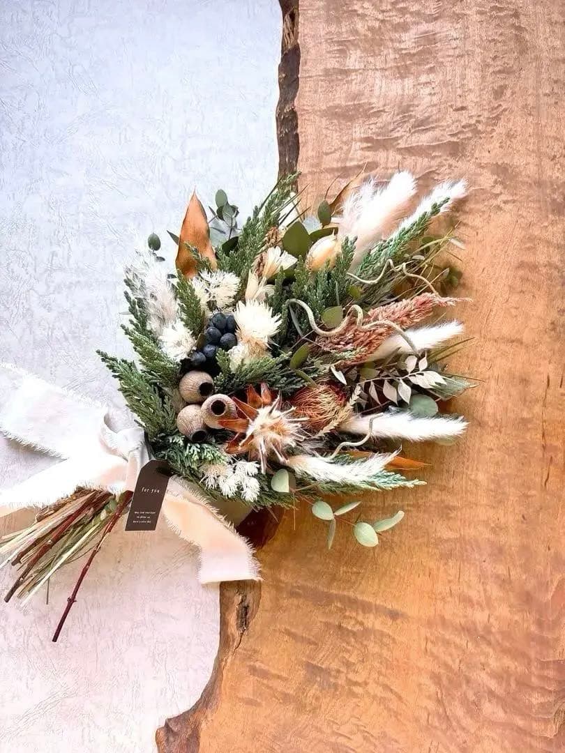 ジュニパーベリーの森のスワッグ　ベルガムナッツとドライアンドラ