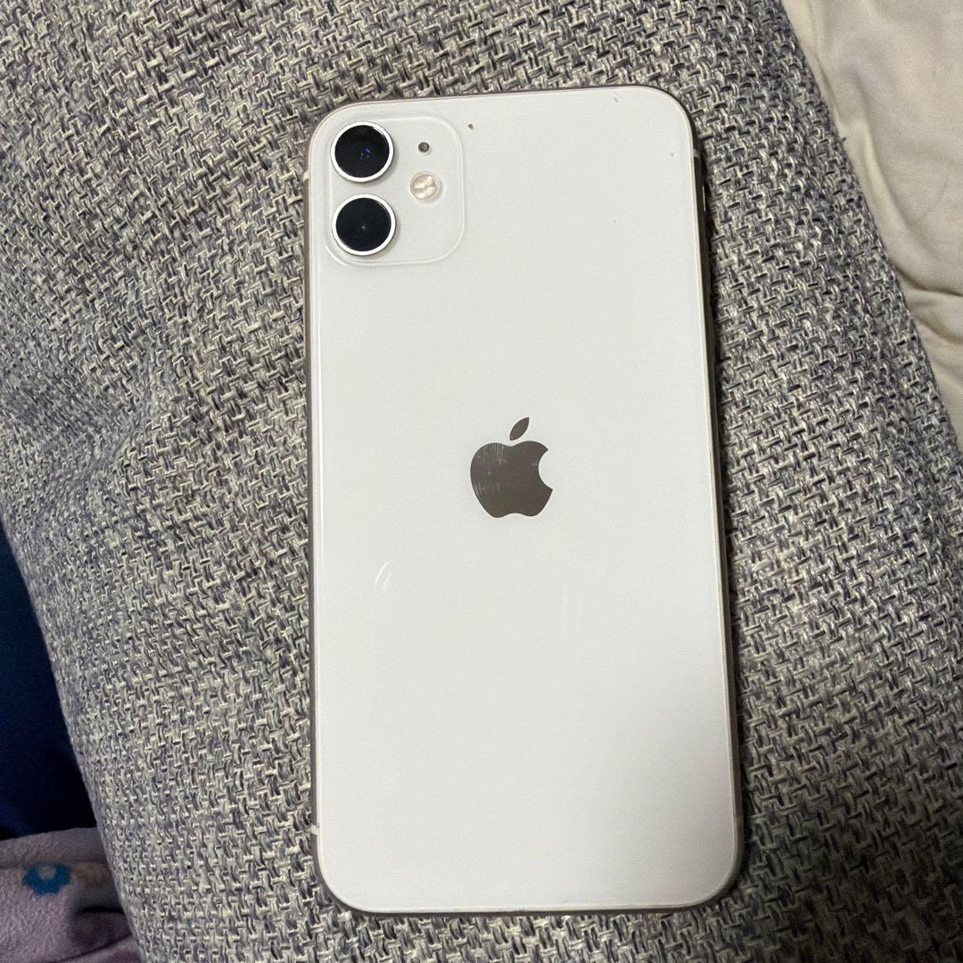 Apple iPhone 11 ホワイト 本体　ひび割れあり