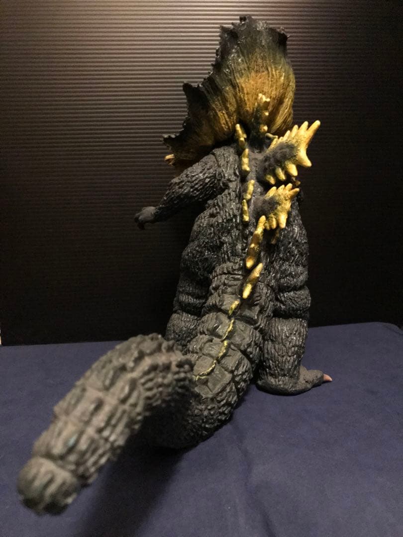 ファルシオン エリ巻き怪獣ジラース 1/150 ソフビモデルキット完成品