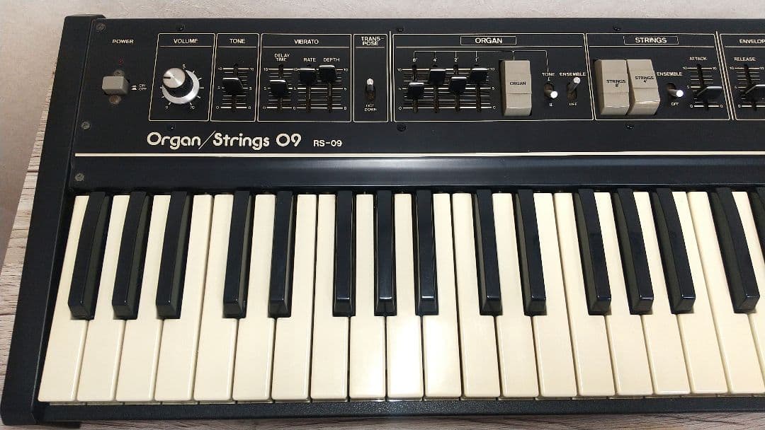 【希少】Roland RS-09 シンセサイザー 純正ハードケース付き