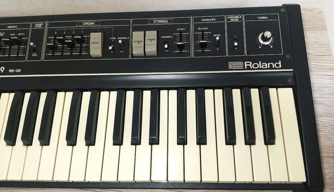 【希少】Roland RS-09 シンセサイザー 純正ハードケース付き