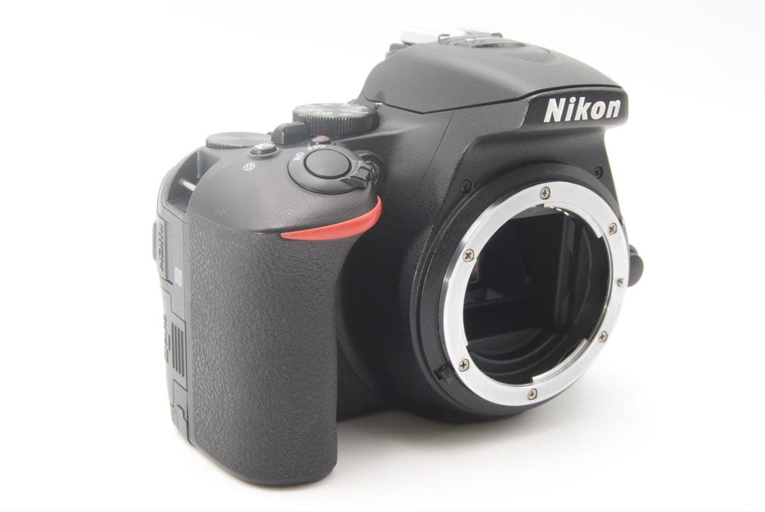 Nikon D5600 ダブルレンズ　単焦点　デジタル一眼レフWi-Fi 美品