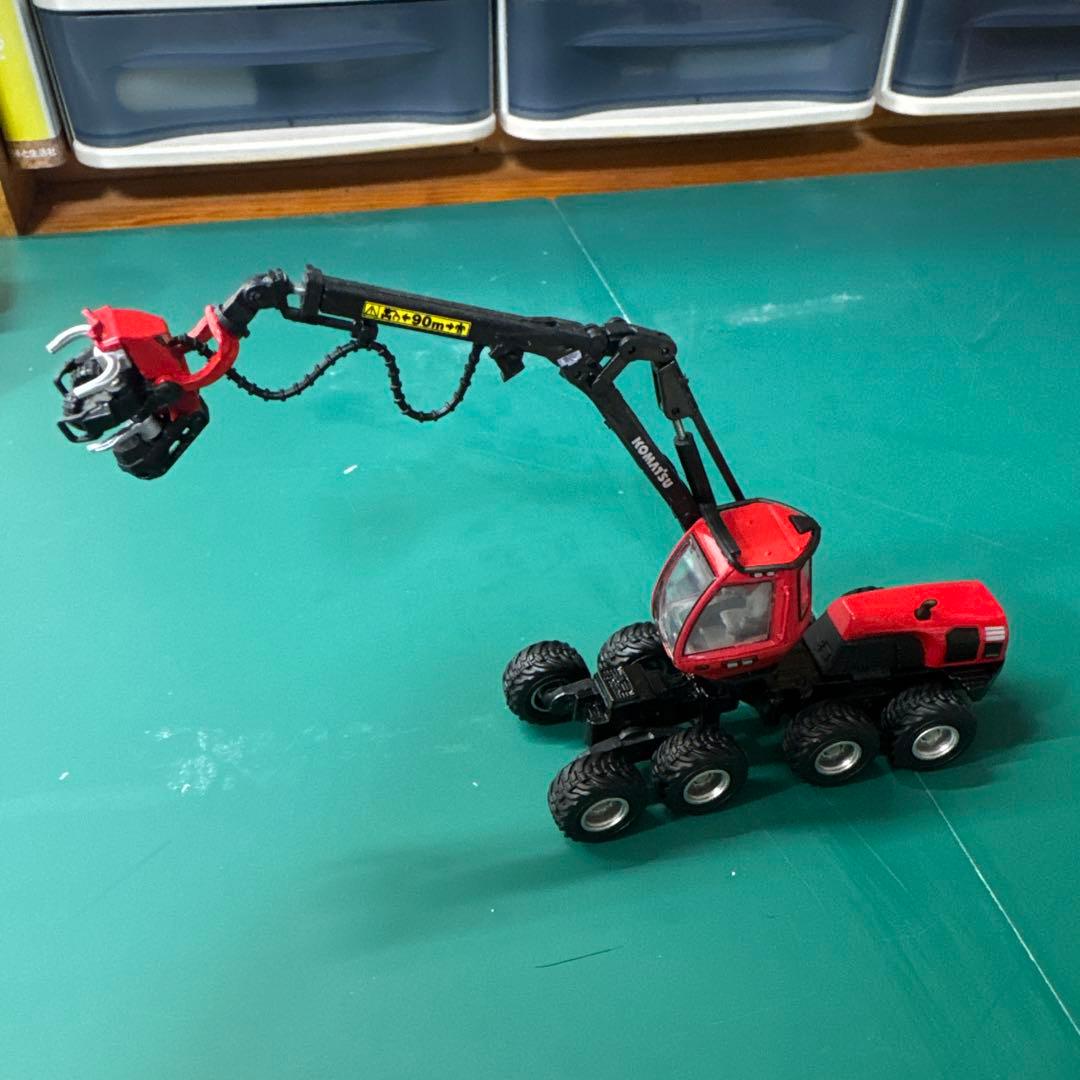 Komatsu 赤いクレーン付きミニカー ホイールハーベスタ